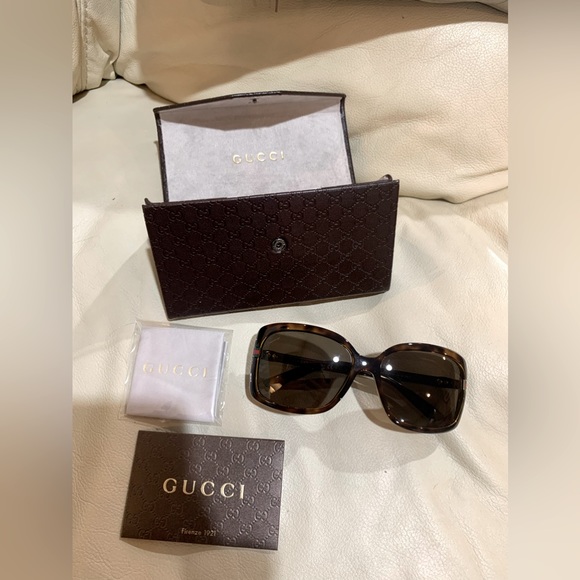Gucci women’s Sunglasses - Picture 1 of 8